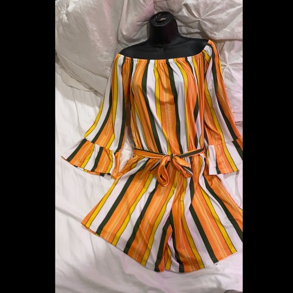 Pants - MAKE AN OFFER‼️ Stripe Off Shoulder Romper M